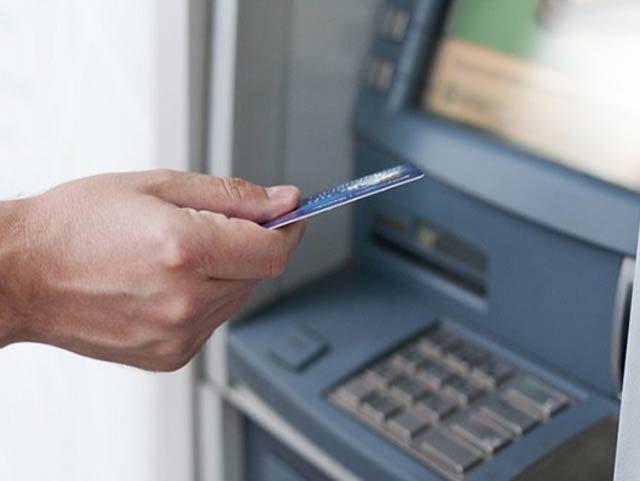 ورود کارت به دستگاه عابربانک ATM و موارد بهداشتی در زمان همه گیری کرونا