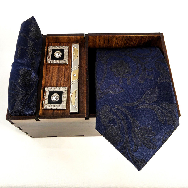ست کراوات، دستمال جیبی و دکمه سردست برای خرید عیدی آقایان